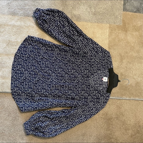 cabi style # 5336 Size L Te Amo Love Print Women’s Navy blue V Neck Blouse - Picture 5 of 9